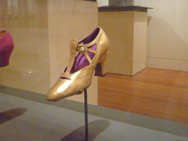 Ladies shoe, c. 1920. Photo by Calliopejen CC BY-SA3.0