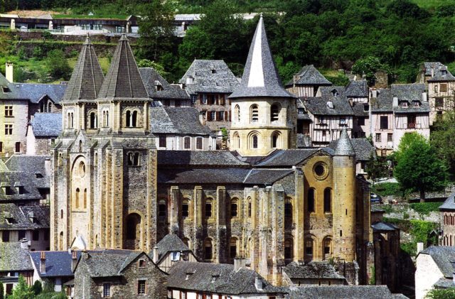 The St. Foy Abbey. Author: Phillip Capper from Wellington, New Zealand. CC by 2.0