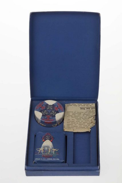 Toiletry set containing soap and talcum powder in a blue, red, silver and cream box.Manufactured by Vinolia Co Ltd, London, England, UK, 1914 -18. Photo Credit