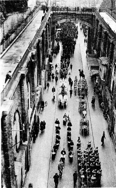 Funeral for the Papin sisters’ victims.