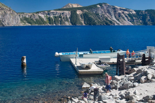 Boat Launch at Cleetwood Cove with the Old Man of the Lake to the left – By Greg Willis – CC BY-SA 3.0