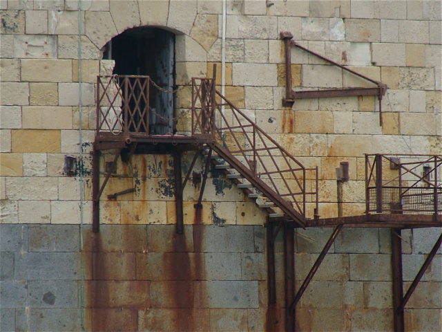 Entry point of Fort Boyard, Author: Jebulon, CC BY-SA 3.0