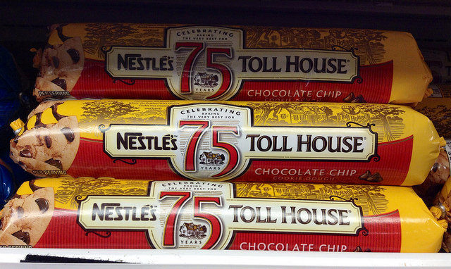 Nestlé Toll House Cookie Dough Chocolate Chip Cookies, 75th Anniversary, 2014. Author Mike Mozart CC BY 2.0