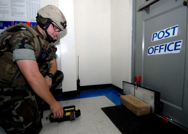 Portable pulsed X-ray Battery Powered X-ray Generator used in Security.