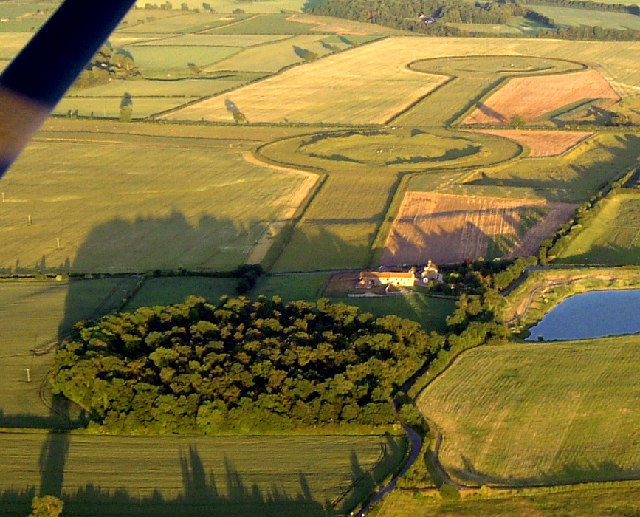 The three henges of the Thornborough Henges complex  Author:  Tony Newbould     CC BY-SA 2.0