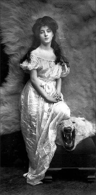 Evelyn Nesbit. Photograph by Rudolf Eickemeyer, Jr., 1901.