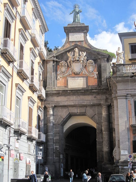The city gate at Port’Alba road, Author: Armando Mancini, CC BY-SA 2.0