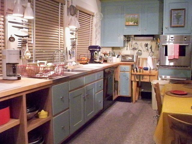 Julia Child’s kitchen at the Smithsonian National Museum of American History. Author: Matthew G. Bisanz. CC BY-SA 3.0