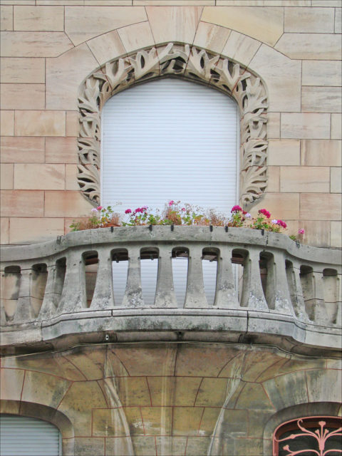 Balcony of the Huot House. Author:  dalbera  CC BY2.0