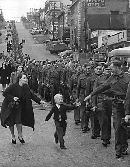 “Wait for me daddy”:British Columbia Regiment, DCO, marching in New Westminster, 1940