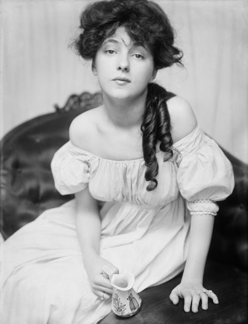 Käsebier, Gertrude (1903), Portrait (Miss N) (photograph).