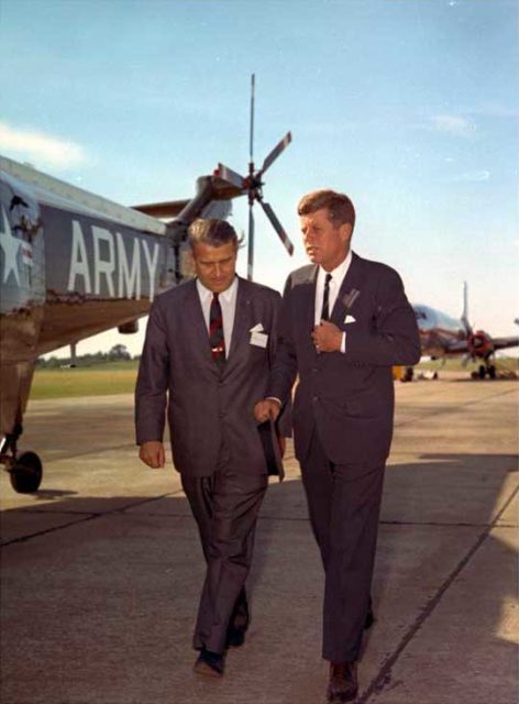 Von Braun with President John F. Kennedy.