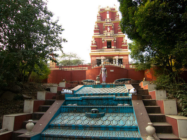 As a major attraction, the temple draws in many tourists and devotees, especially during the festivals. Author: Geoff Stearns. CC BY 2.0