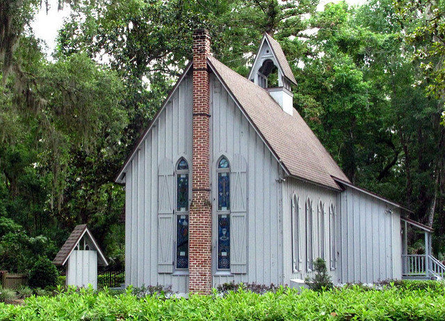 Hibernia Cemetery & Chapel Fleming Island, active for the past 183 years. Author: Sandy Auriene Sullivan axollot – CC BY-ND 2.0