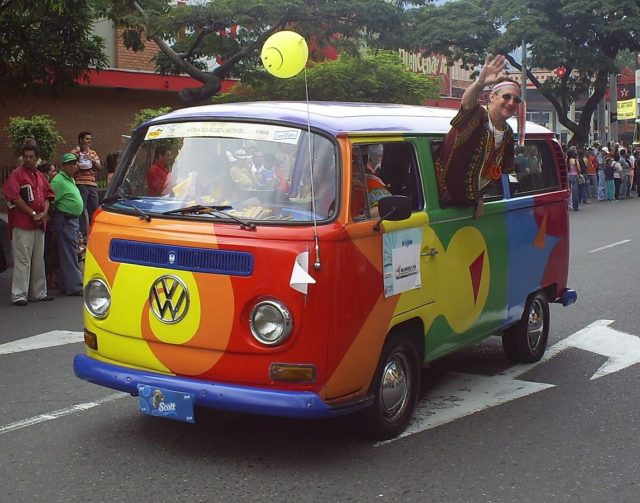 Parade of Classic and Antique Cars in the Feria de las Flores, Medellin, Colombia. Author SajoR, CC – BY-SA 2.5