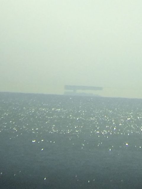 A Fata Morgana as seen off the coast of Manhattan Beach, California on March 9, 2014. Author: Modiddy, CC BY-SA 3.0