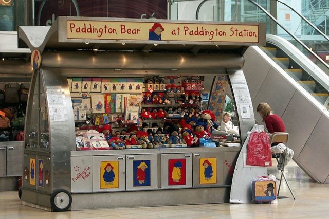 Paddington Bear at Paddington Station. Author: Stefan Oemisch. CC BY-SA 3.0