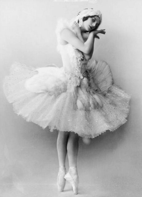 Anna Pavlova in the Fokine/Saint-Saëns “The Dying Swan,” Saint Petersburg, 1905