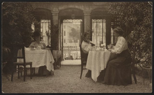 Portrait of photographers Frances Benjamin Johnston and Gertrude Käsebier on the patio of a hotel in Venice, Italy, 1905.