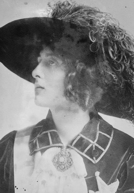 Photo of Vita Sackville-West in 1913