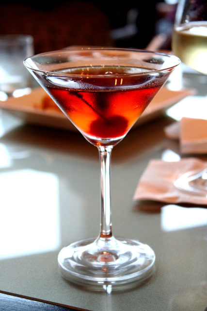 A Manhattan served in a cocktail glass. Author: Graeme Maclean. CC BY 2.0.