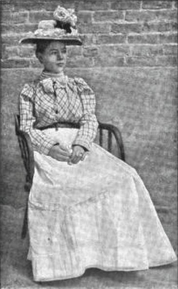 Pearl Hart in feminine attire