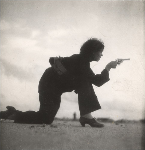 Armed woman of the Republican army during armament training. Image by Gerda Taro.