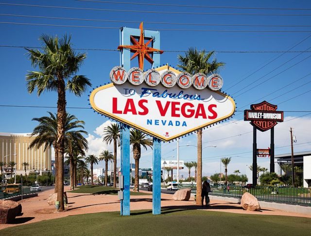 “Welcome to Fabulous Las Vegas” sign. Author: Thomas Wolf – CC BY 3.0.
