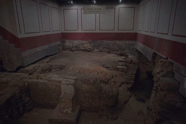 A warm room in the Roman Baths Author: Jwslubbock CC BY-SA 4.0