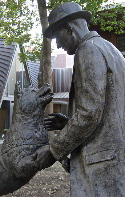 A statue at Todai-Mae of Hachiko and his master reunited. Photo by Manish Prabhune CC BY 2.0