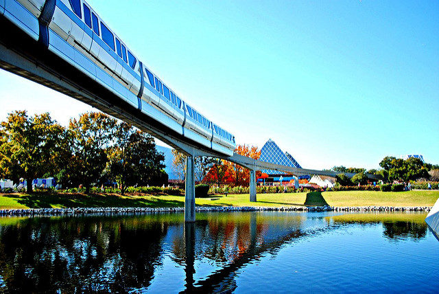 Monorail Silver making its way across the lake into the land of Imagination. Author tcwmatt (on Hiatus), CC BY-ND 2.0.