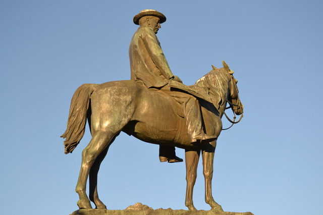 Statue of Rhodes in Kimberley. Author: PHParsons. CC BY-SA 3.0.