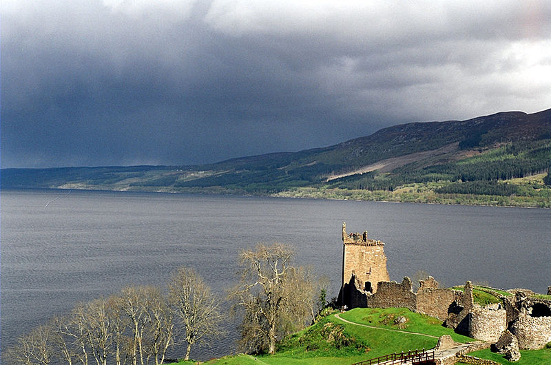 Loch Ness with Urquhart Castle in the foreground. Author: Sam Fentress. CC BY-SA 2.0