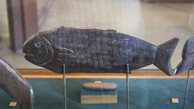 A fish-shaped wooden tablet with Rongorongo inscriptions. Author: Carlos Reusser Monsalvez. CC BY 2.0