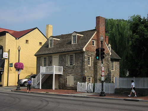 It is the oldest unchanged building in Washington, D.C. Author: Ken Lund. CC BY-SA 2.0