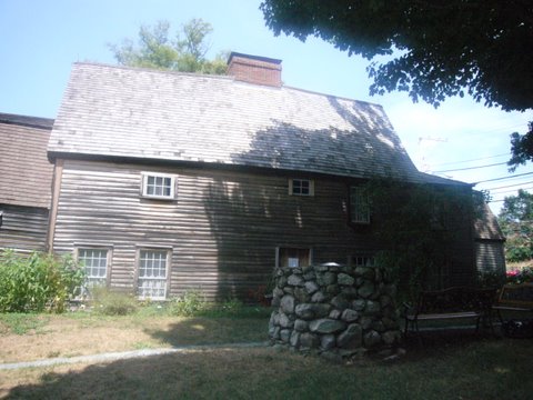 The house was built by Jonathan Fairbanks, and it stayed in this family for eight generations. Author: Swampyank. CC BY 3.0.