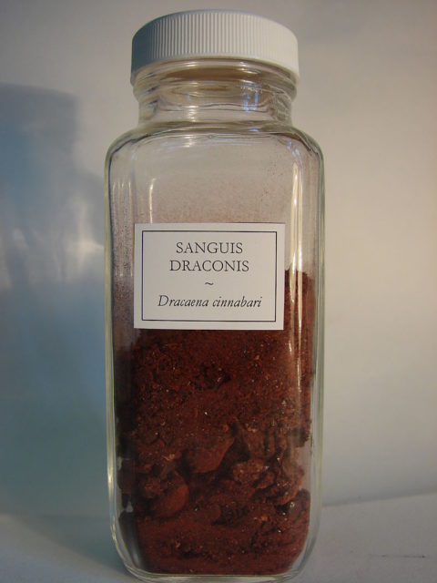 Dragon’s blood from Dracaena cinnabari. Sanguis draconis, Dracaena cinnabari. Author: Maša Sinreih in Valentina Vivod. CC BY-SA 3.0