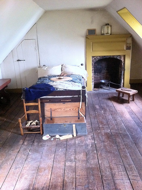 The bedroom on the second floor. Author: Robert Gray. CC BY 2.0