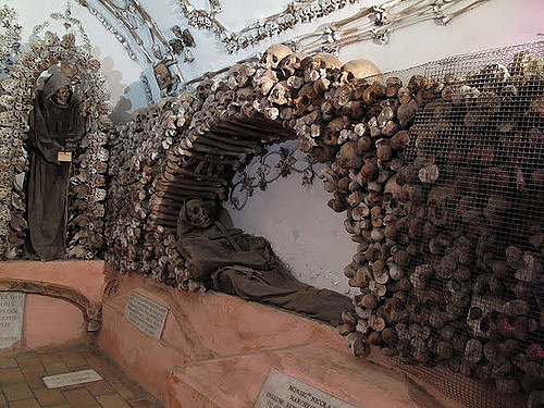 The church contains the skeletons of over 4,000 friars. Author: How I See Life. CC BY-ND