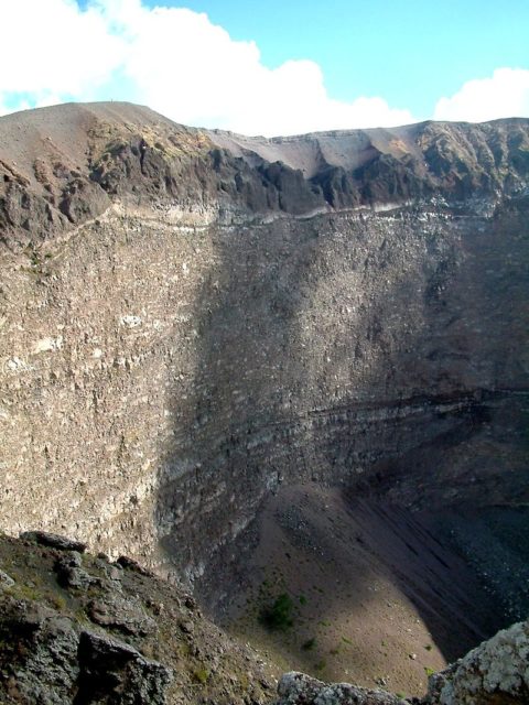 Inside the crater of VesuviusView author informationCC BY-SA 3.0