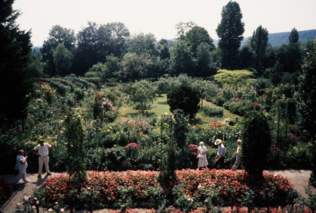 Monet’s Garden 1989. Author: Mitzi.humphrey CC BY-SA 4.0
