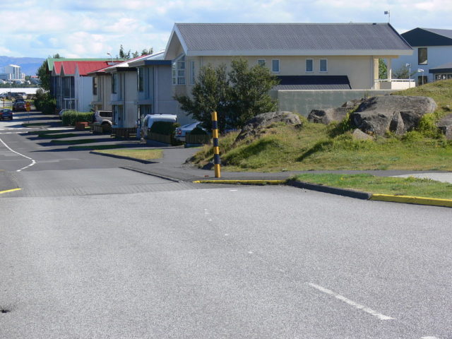 Álfhóll in Kópavogur. Since the elves are believed to live here, the road narrows. Author: Christian Bickel CC BY-SA 2.0