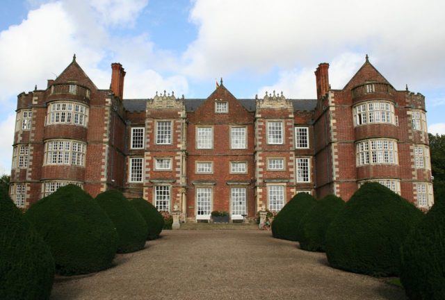 The front of Burton Agnes Hall Author: I, RobertG CC BY-SA 3.0