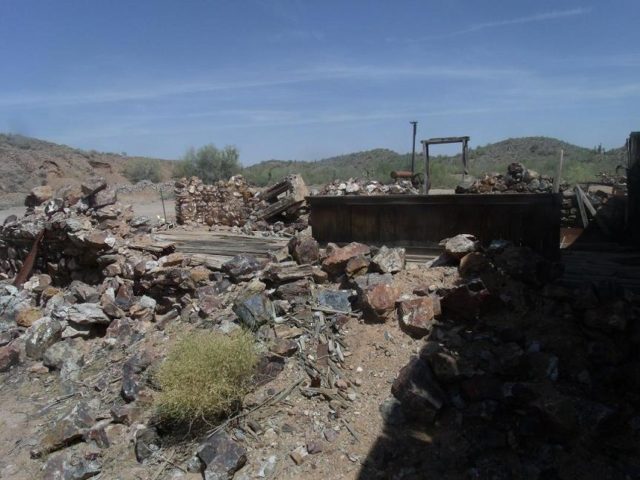 The ruins of the Vulture City Saloon. Author: Tony the Marine CC BY-SA 3.0