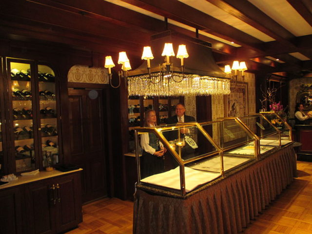 Bar area at Club 33 at Disneyland. Author: Patrick Pelletier CC BY-SA3.0