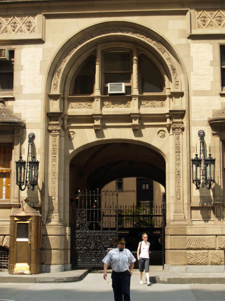 The entrance to the Dakota building where Lennon was shot Author: David Shankbone CC BY-SA 3.0