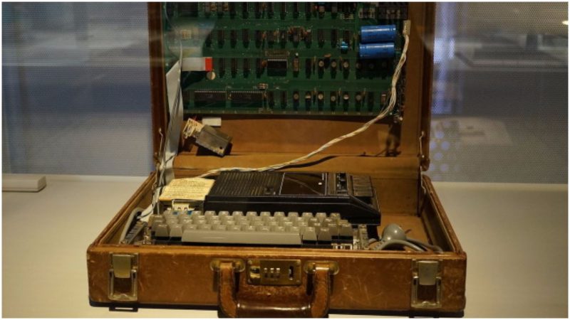 Original 1976 Apple-1 Computer in a briefcase. From the Sydney Powerhouse Museum collection CC BY-SA 4.0