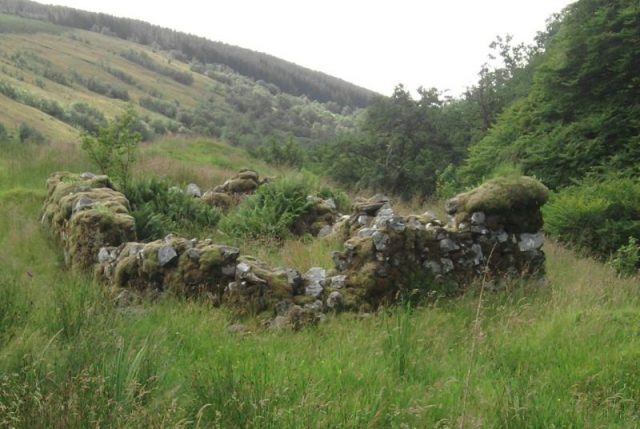 The remains of Rob Roy MacGregor’s house in upper Glen Shira. Author 21st century pict -CC BY-SA 3.0