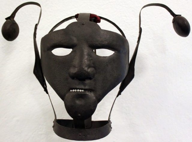 18th century scold’s bridle in the Märkisches Museum Berlin. Photo by Anagoria CC BY 3.0