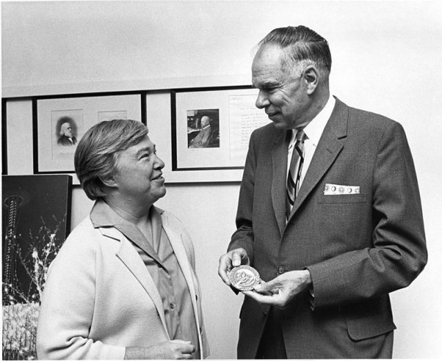 Seaborg (right) with marine biologist Dixy Lee Ray on September 17, 1968